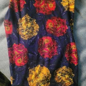 EUC Lularoe TC Leggings Red and Yellow Roses on a Dark Blue Background